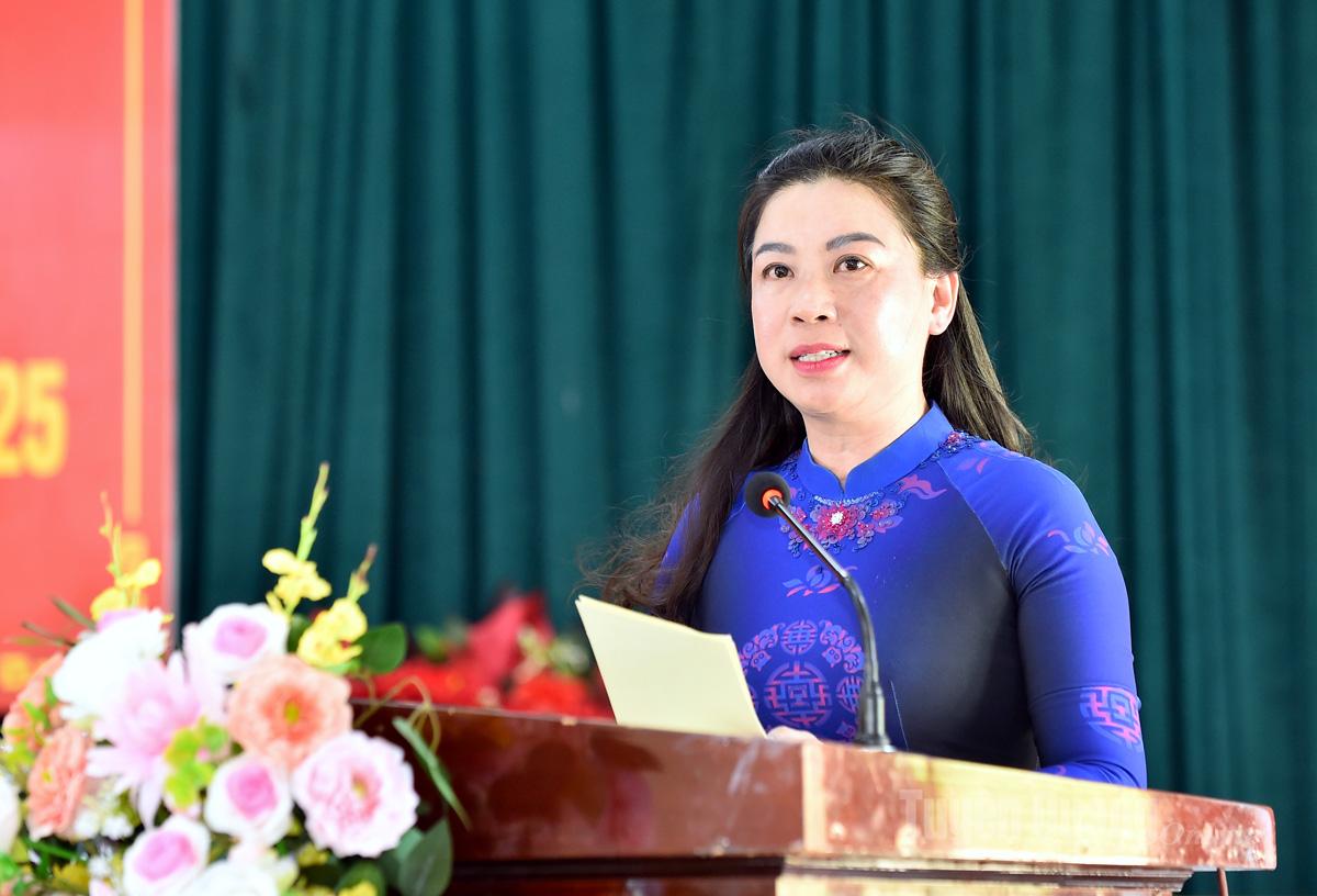សមមិត្ត Le Thi Kim Dung លេខាអចិន្ត្រៃយ៍គណៈកម្មាធិការបក្សខេត្ត ថ្លែងក្នុងពិធីបុណ្យនេះ។