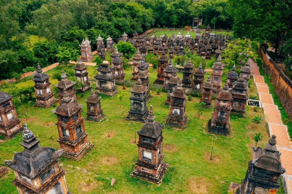 Chiêm ngưỡng ngôi chùa cổ vùng Kinh Bắc có vườn tháp lớn nhất Việt Nam