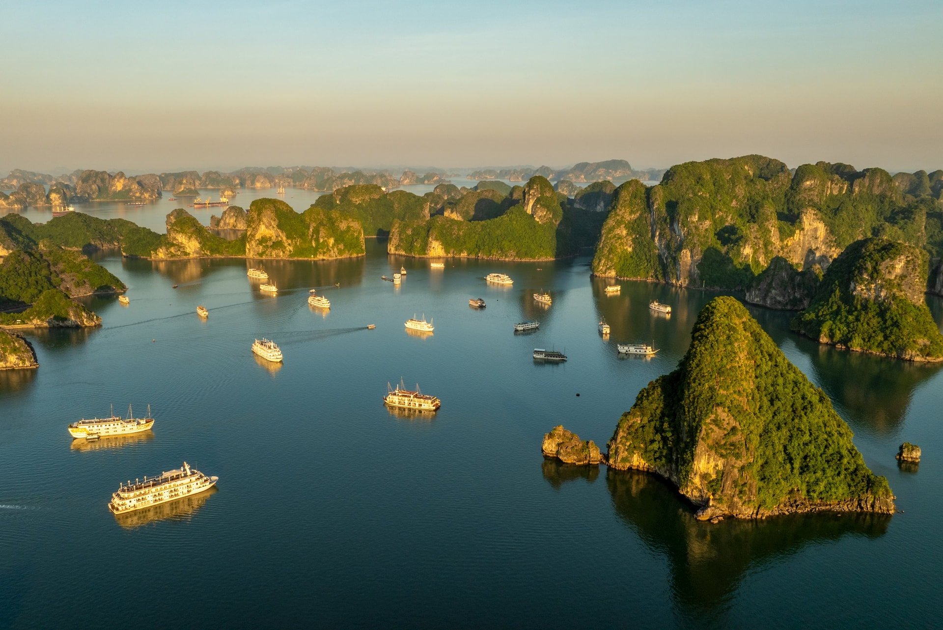 Bảo tồn di sản và phát triển kinh tế Vịnh Hạ Long: Cần những quy định đặc thù