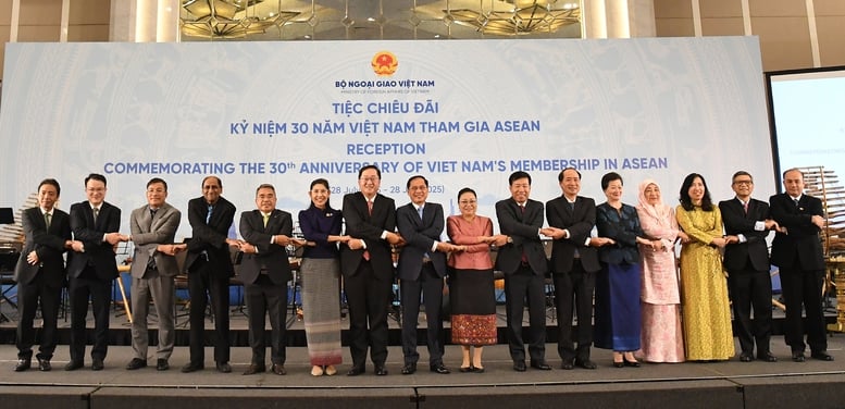 Việt Nam tìm thấy niềm tin và sự gắn bó bền chặt trong gia đình ASEAN- Ảnh 2.
