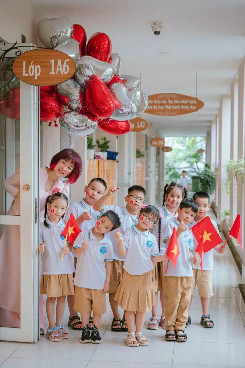 Giáo dục học sinh biết yêu cả vùng đất mới, với  tinh thần đất nước là quê hương