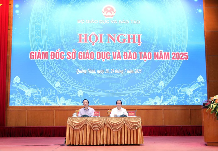 Bộ trưởng Nguyễn Kim Sơn: Ngành giáo dục đang được phó thác rất lơn - Ảnh 2.