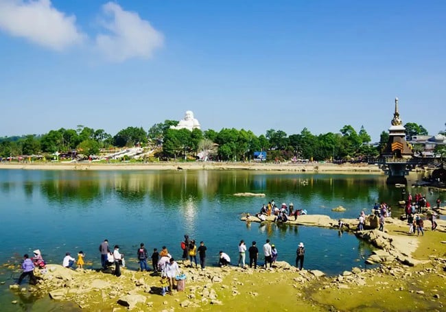 6 tháng đầu năm 2025, du lịch An Giang đã có đóng góp quan trọng vào tăng trưởng chung của nền kinh tế - xã hội - Ảnh 3.