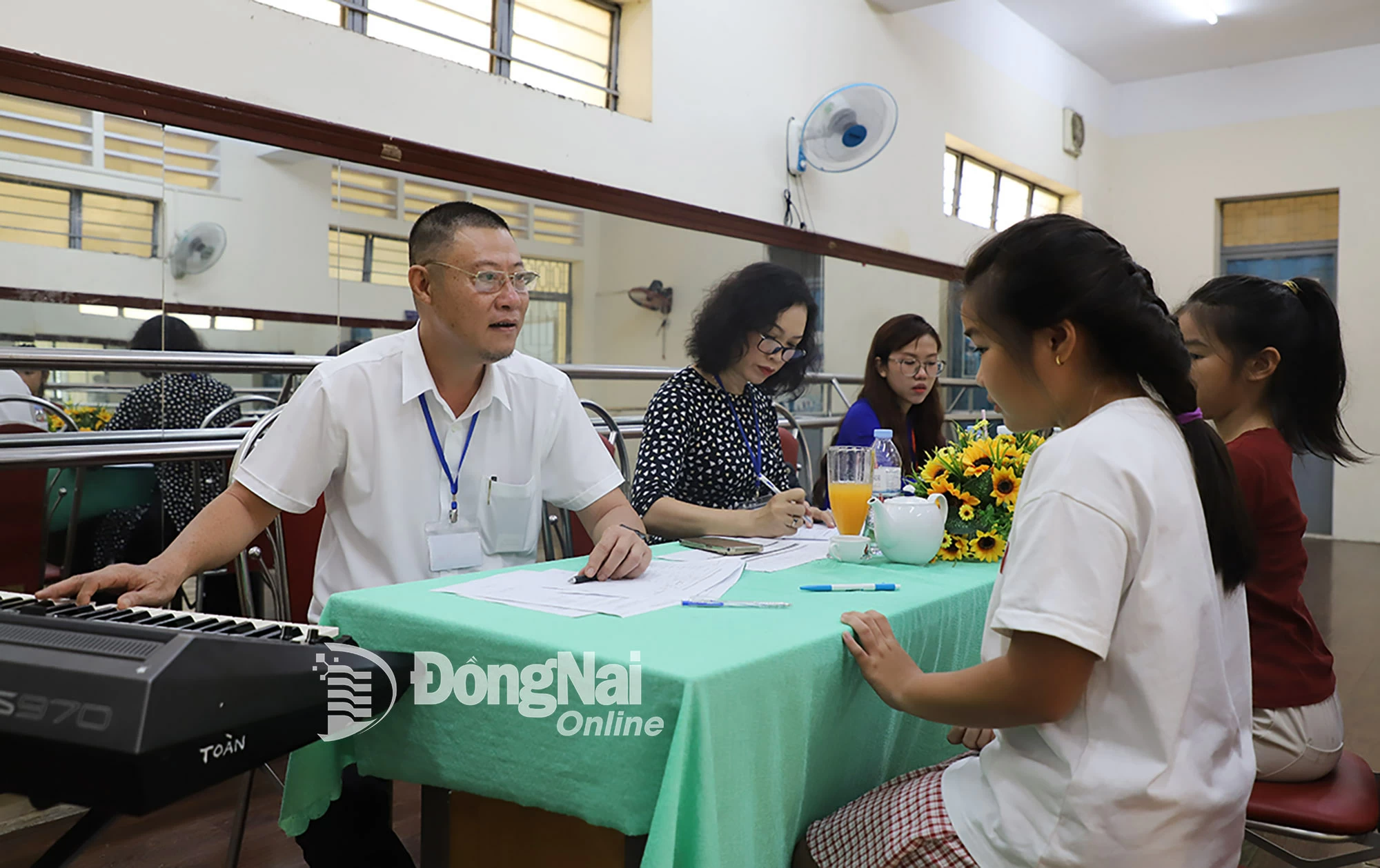 Candidates take the aptitude test at Dong Nai College of Culture and Arts during the admission period on July 22, 2025. Photo: My Ny