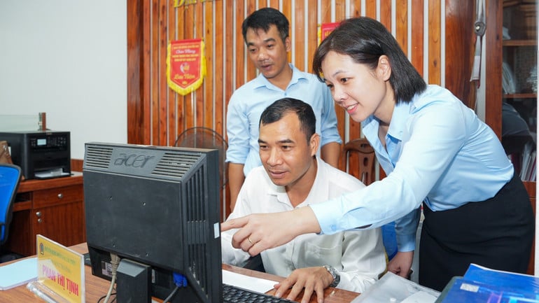 can-bo-coopbank-huong-dan-qtdnd.jpg