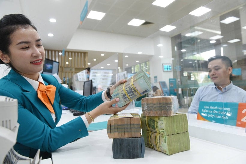 Nhiều ngân hàng dồn dập phát hành cổ phiếu nhằm củng cố bộ đệm rủi ro. (Ảnh: Vietnam+)