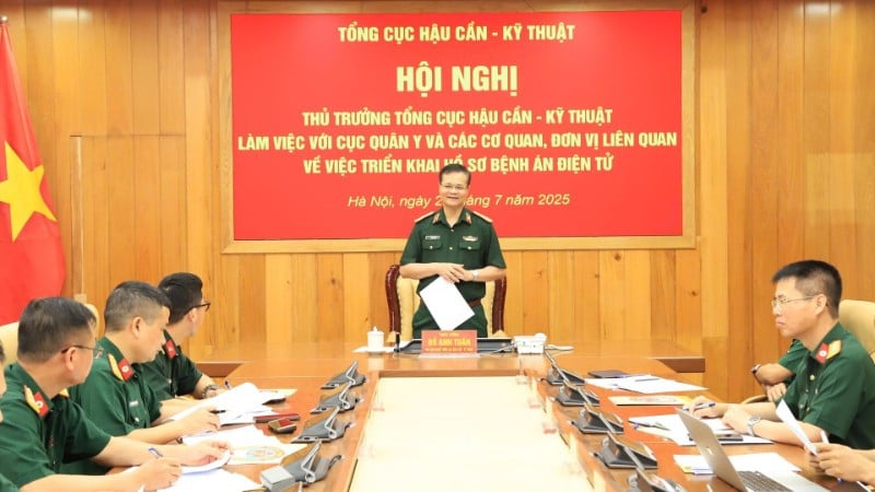 ឧត្តមសេនីយ៍ឯក Do Anh Tuan អគ្គនាយករងនៃអគ្គនាយកដ្ឋានភស្តុភារ និងវិស្វកម្មបានអញ្ជើញជាអធិបតី និងថ្លែងសុន្ទរកថា។