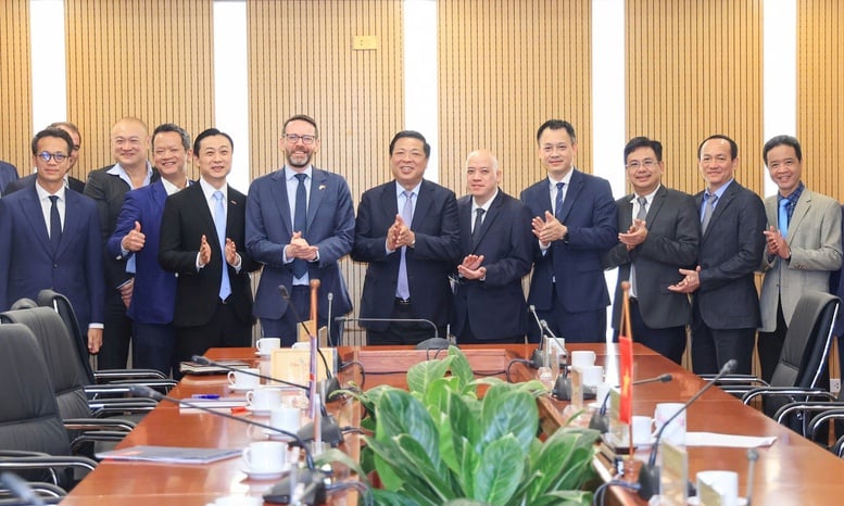 Tăng cường hợp tác đường sắt, hàng không Việt Nam - Vương quốc Anh- Ảnh 1.