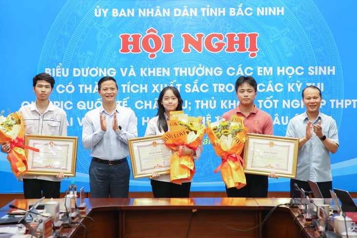 Bắc Ninh thưởng tiền tỉ cho các học sinh đạt huy chương Olympic quốc tế - Ảnh 1.