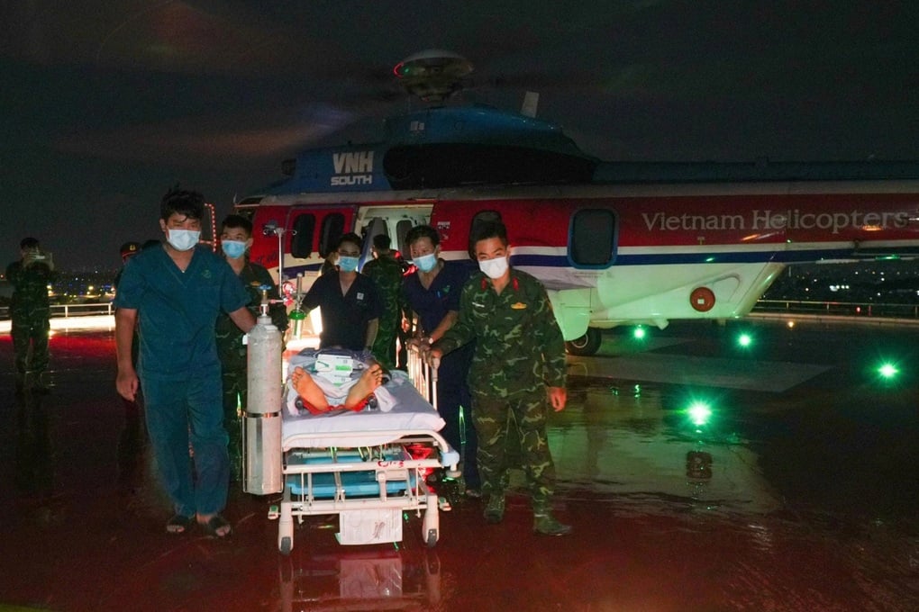 Xuyên đêm đưa quân nhân làm nhiệm vụ ở đặc khu Trường Sa về TPHCM cấp cứu - 2
