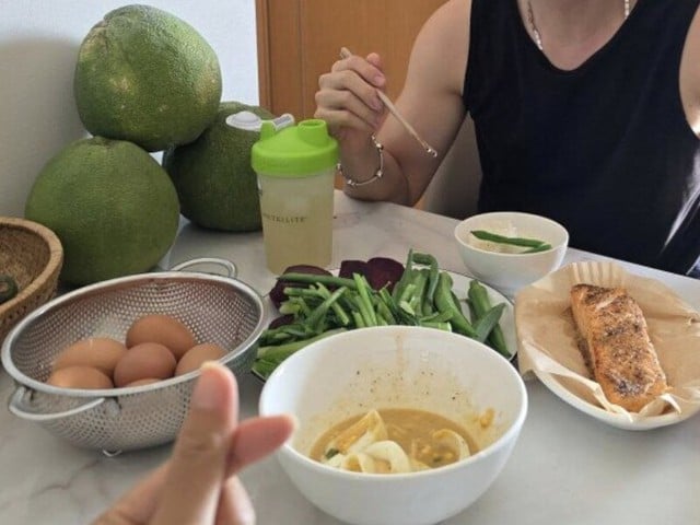 Bữa sáng đầy ắp dinh dưỡng hôm nay của mẹ bầu H’Hen Niê gây chú ý - Ảnh 5.