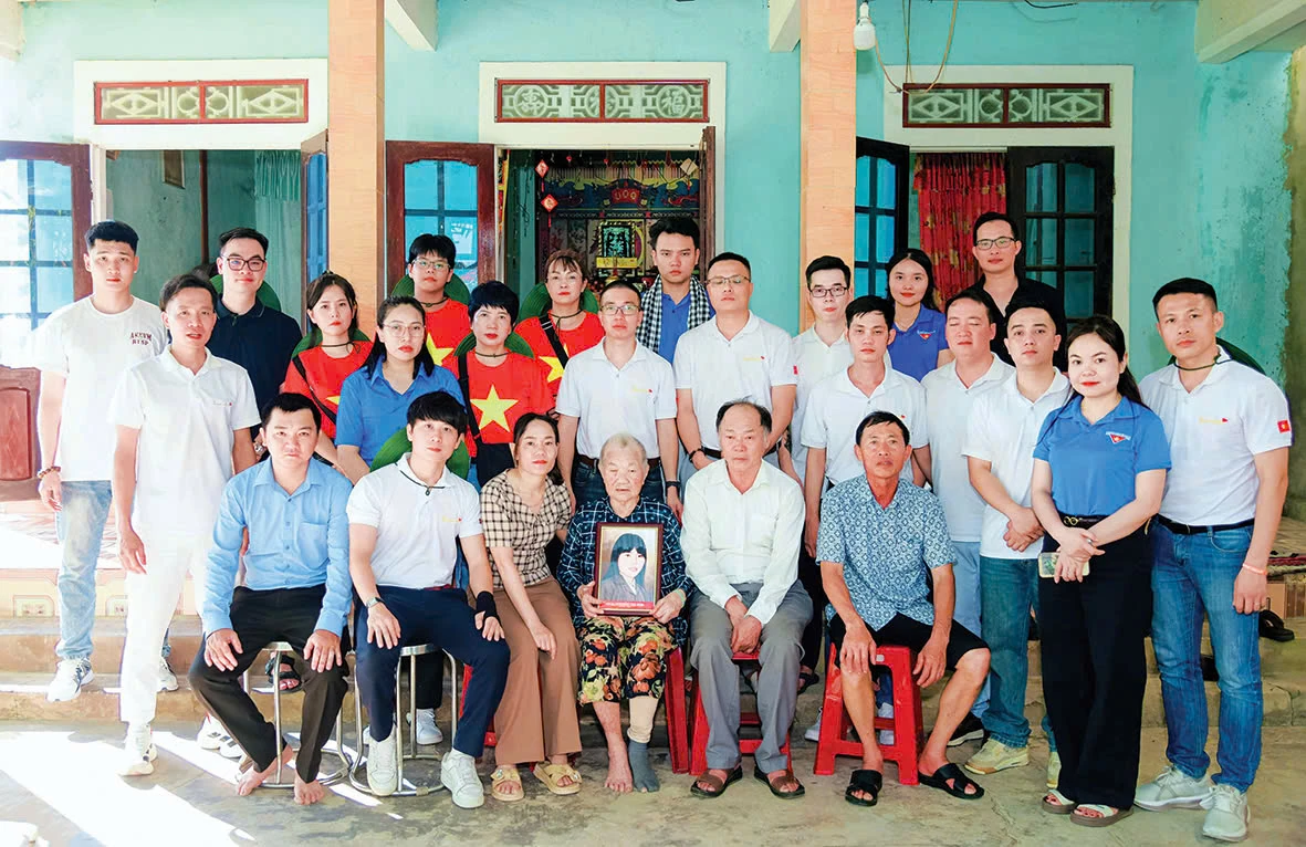 Đưa liệt sĩ về với mẹ qua ảnh