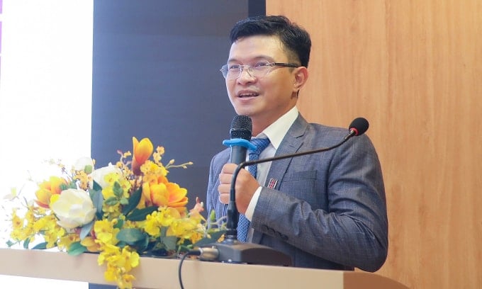 PGS.TS. Lê Hoàng Anh tóm tắt nghiên cứu tại hội thảo sáng 28/7. Ảnh: HUB