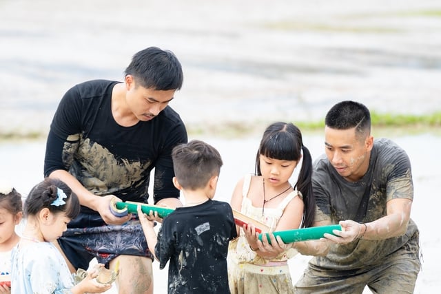 Nghệ sĩ Trung Ruồi, Duy Hưng, Hoàng Trung, Neko lần đầu cày cấy, mò cua bắt ốc- Ảnh 2.