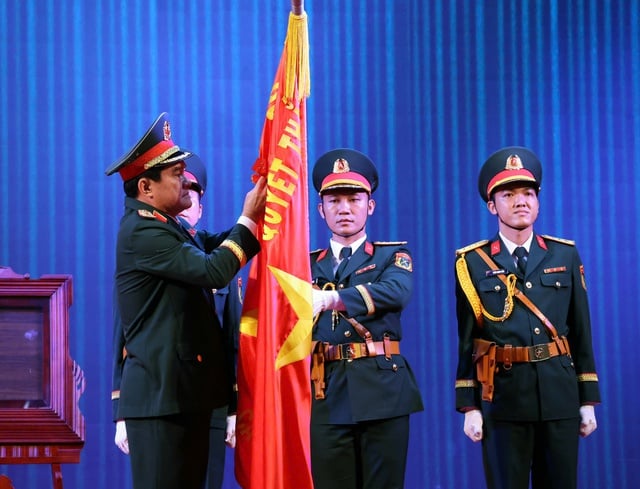 Lực lượng vũ trang Cần Thơ nhận Huân chương Bảo vệ Tổ quốc hạng nhì- Ảnh 2.