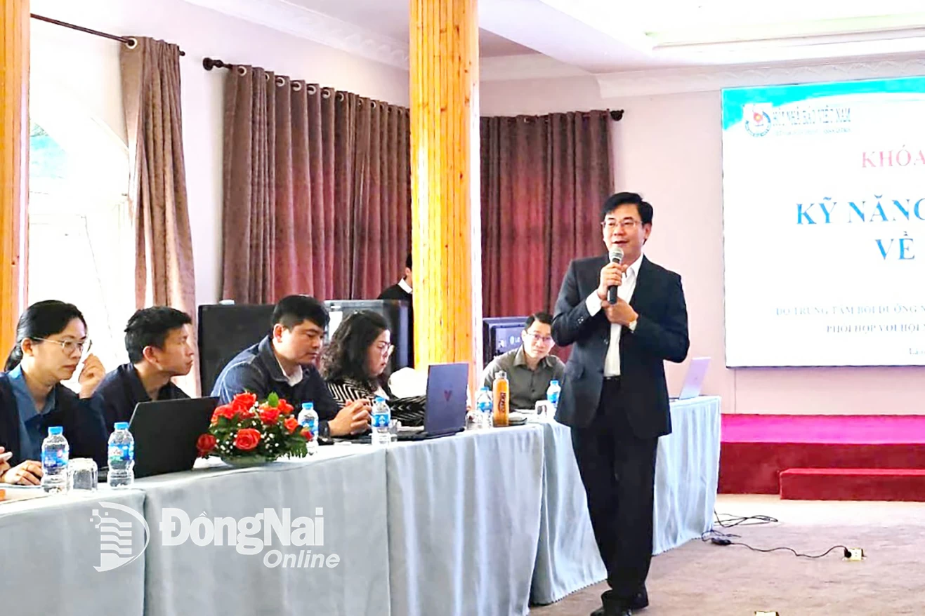 Training in reporting and writing tourism articles