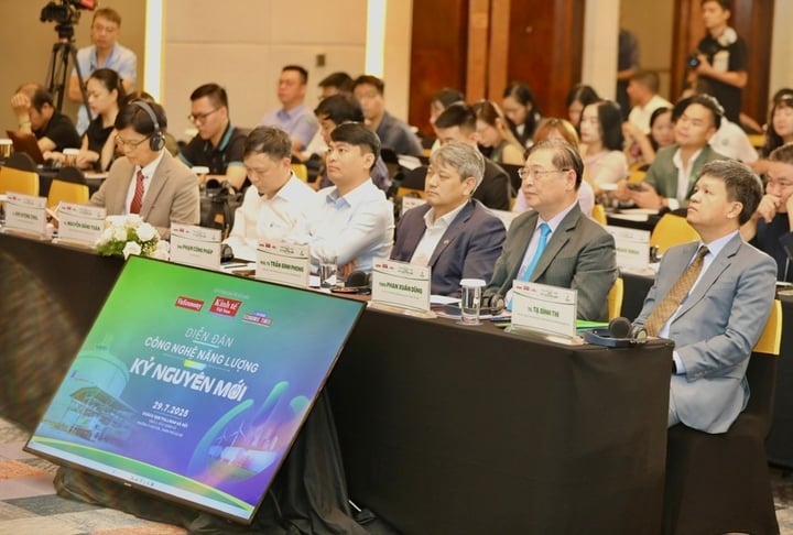 Các đại biểu tham gia tại diễn đàn.