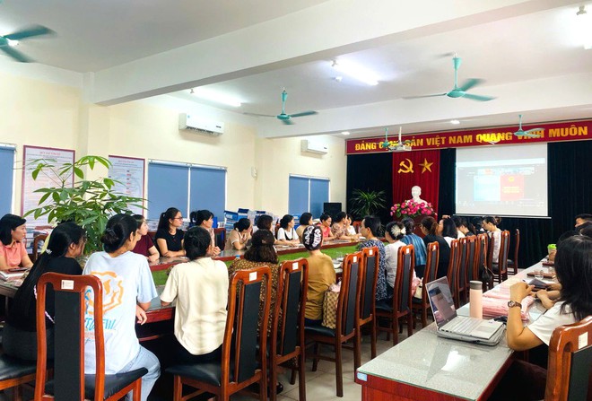 Hơn 3.600 cán bộ, giáo viên của 4 phường Long Biên, Bồ Đề, Việt Hưng, Phúc Lợi được bồi dưỡng chính trị hè năm 2025- Ảnh 5.
