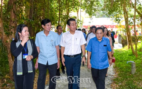 អ្នកនិទានរឿងប្រវត្តិសាស្ត្រសម័យទំនើប