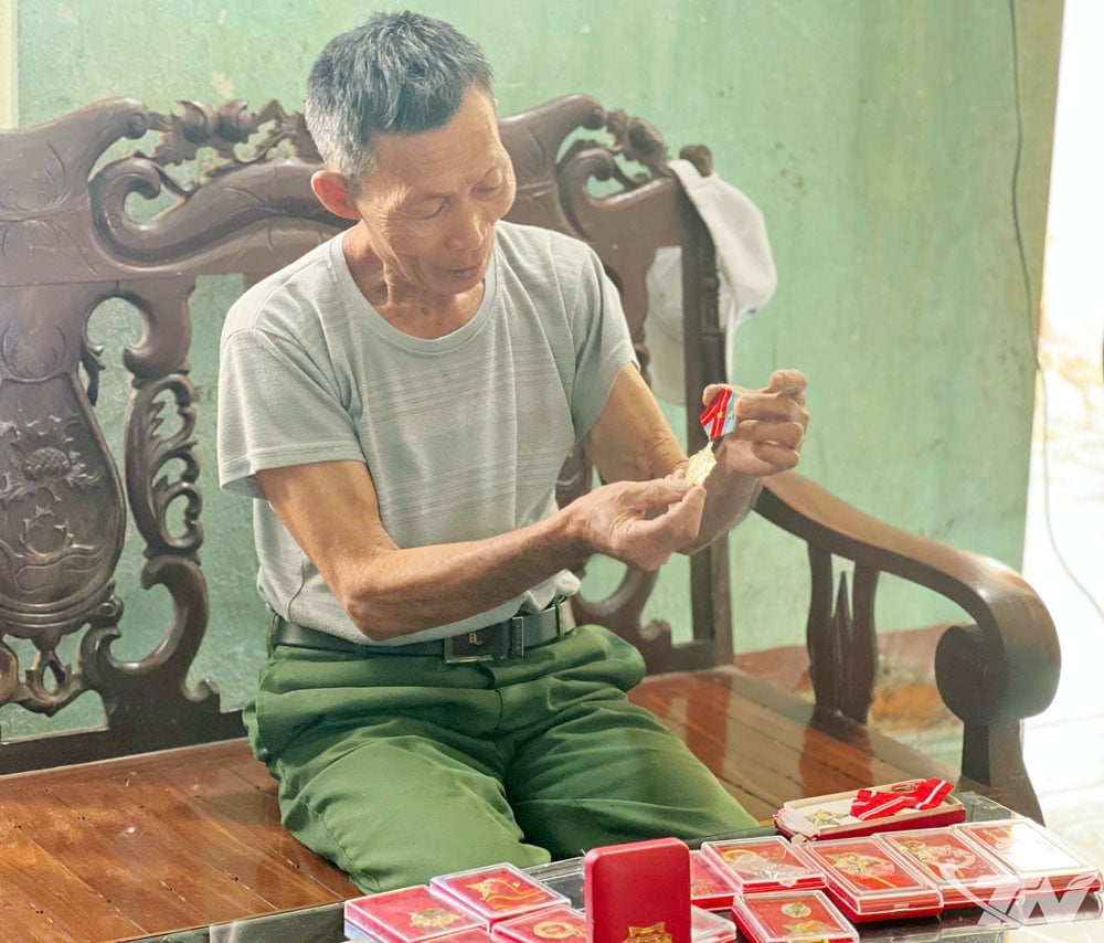 El Sr. Mac Luan Tien recuerda los arduos pero heroicos días de lucha.