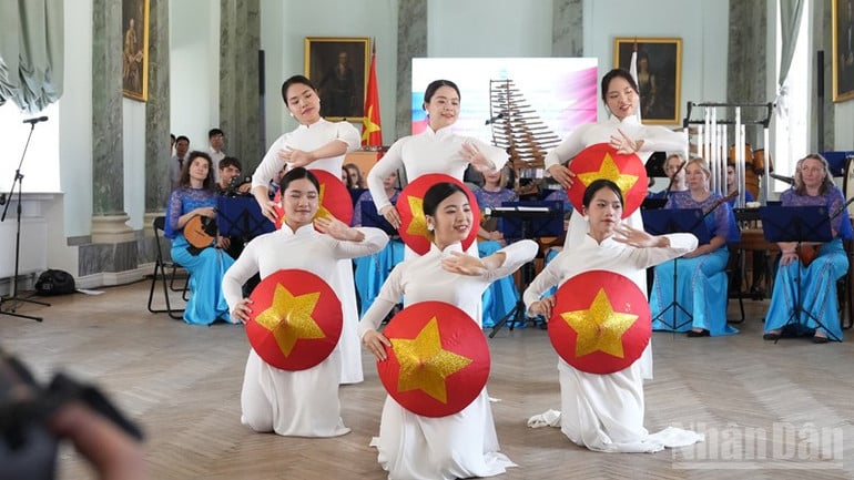 Khánh thành Trung tâm Văn hóa Nga-Việt tại “thủ đô phương Bắc” nước Nga - Ảnh 4.