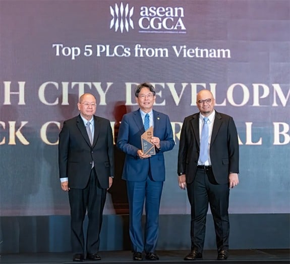 HDBank - Ngân hàng Việt được vinh danh Top 5 Quản trị chuẩn mực ASEAN 2025.