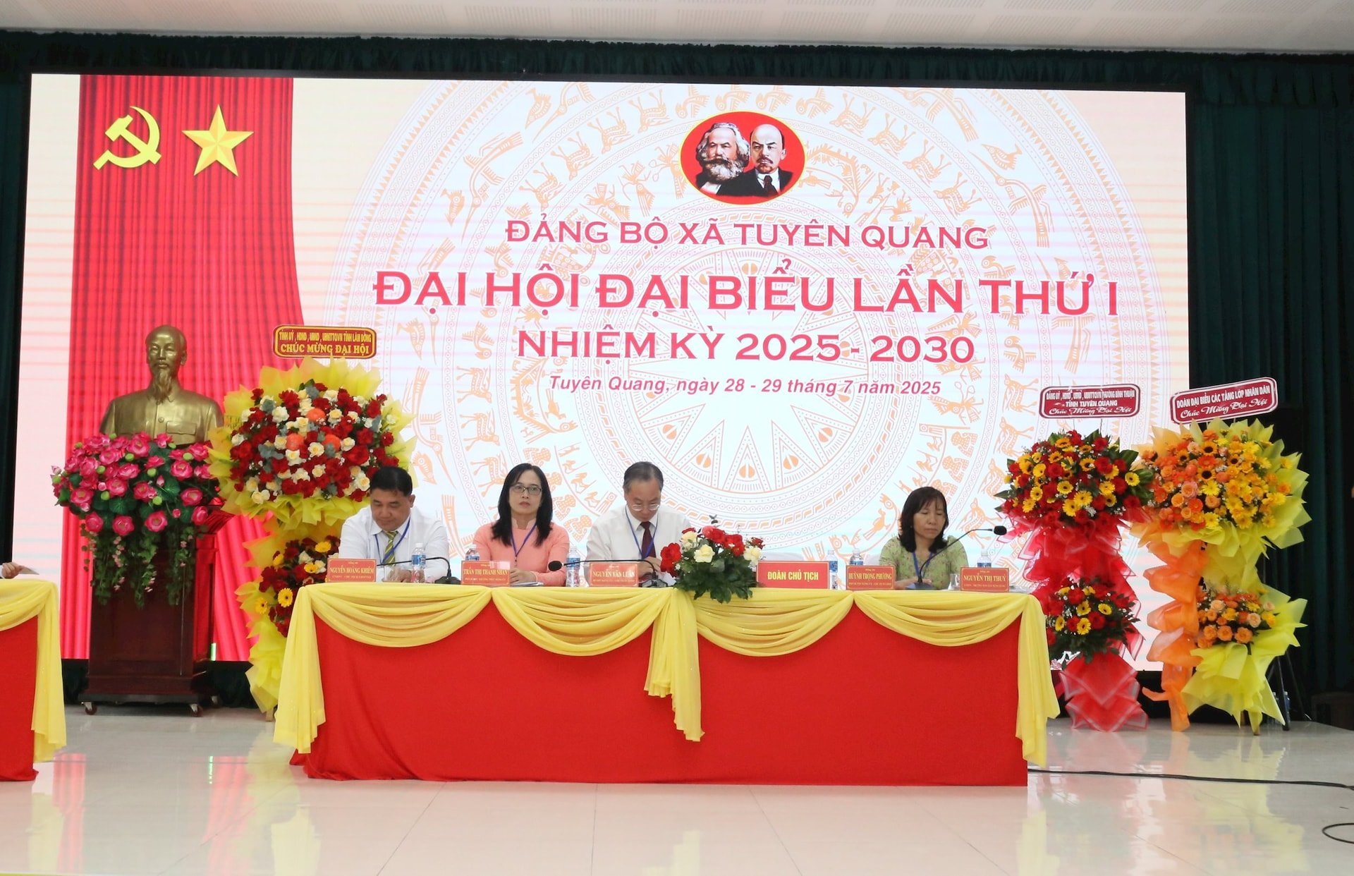 Đoàn Chủ tịch điều hành Đại hội