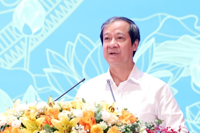 Bộ trưởng GD-ĐT: Không quản được dạy thêm thì 'đổi mới giáo dục còn giới hạn'   - Ảnh 1.