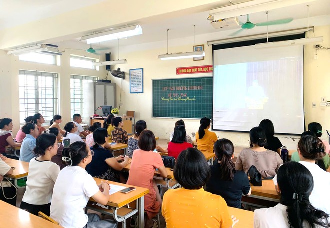 Hơn 3.600 cán bộ, giáo viên của 4 phường Long Biên, Bồ Đề, Việt Hưng, Phúc Lợi được bồi dưỡng chính trị hè năm 2025- Ảnh 6.