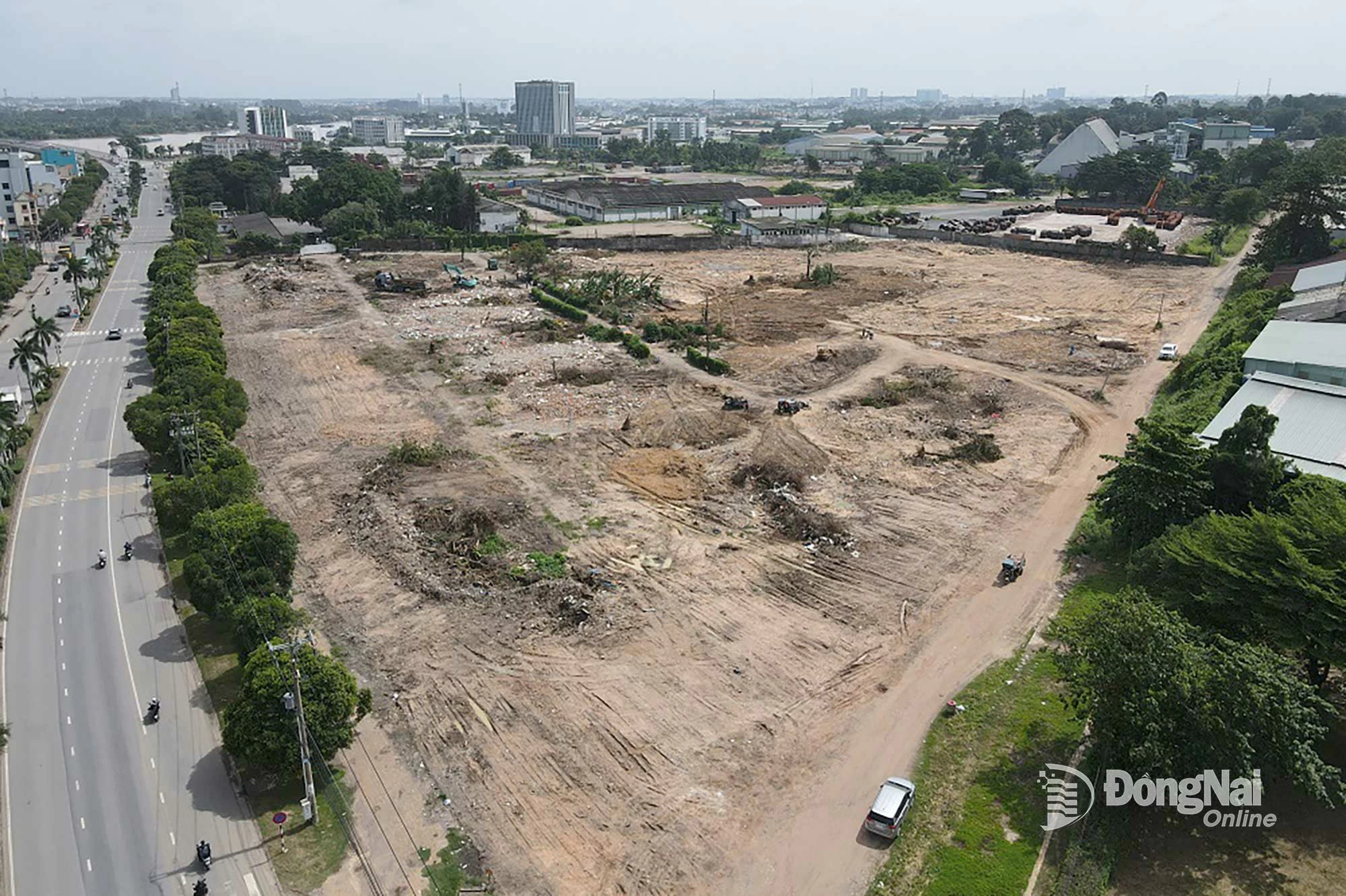 Previously, the authorities of Tran Bien ward mobilized hundreds of households living in Bien Hoa 1 Industrial Park to relocate and hand over the land. According to the Provincial Land Fund Development Center, the total area of land cleared at Bien Hoa 1 Industrial Park is currently more than 90 hectares. Photo: Pham Tung