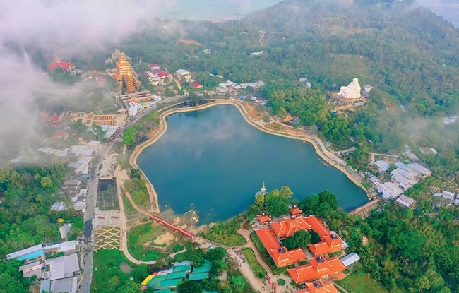 6 tháng đầu năm 2025, du lịch An Giang đã có đóng góp quan trọng vào tăng trưởng chung của nền kinh tế - xã hội - Ảnh 1.