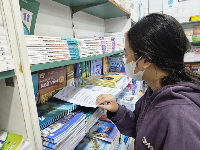 TP HCM: Phụ huynh chi tiền triệu để mua dụng cụ học tập, sách giáo khoa- Ảnh 3.