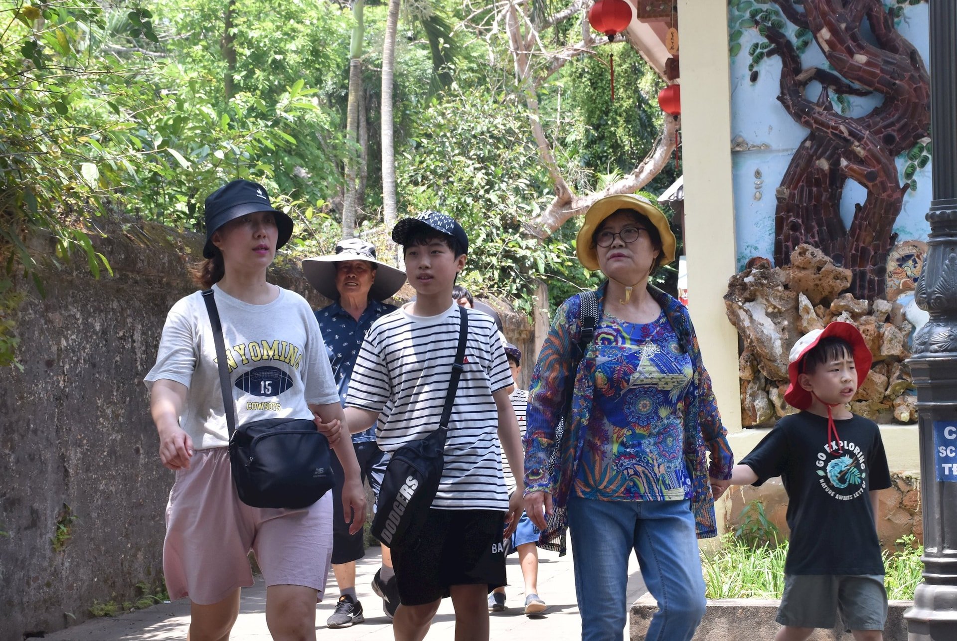 29-7, Korean guests