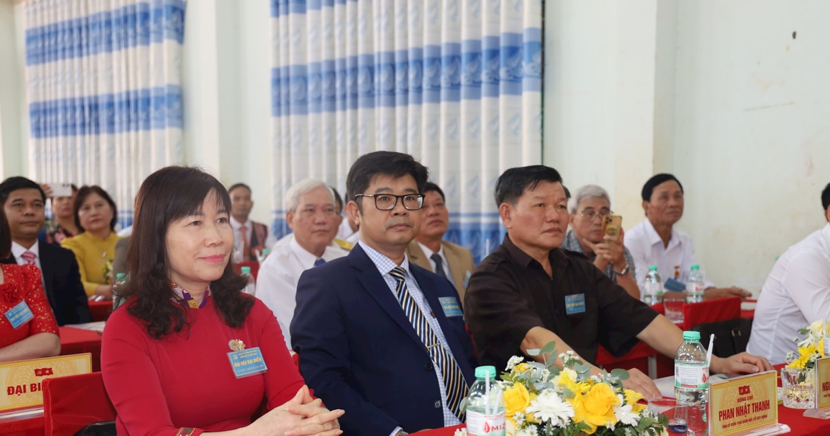 Vice President of the Vietnam Fatherland Front Committee of Lam Dong province Ha Thi Hanh attended the 1st Dak Song Commune Party Congress