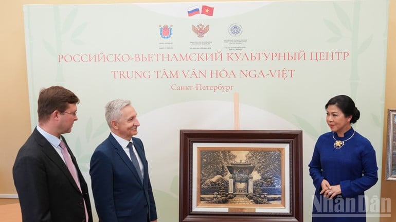 Khánh thành Trung tâm Văn hóa Nga-Việt tại “thủ đô phương Bắc” nước Nga - Ảnh 2.