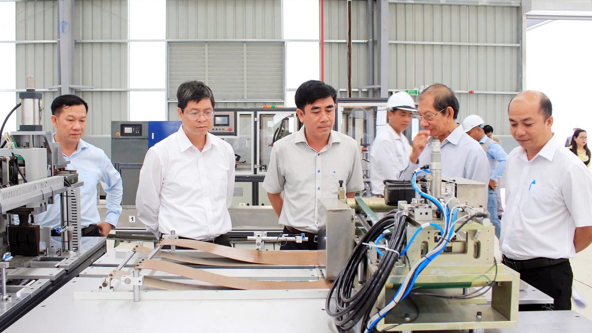 Lãnh đạo tỉnh và địa phương Hàm Kiệm thăm nhà nhà máy chip, lớp ô to khu công nghiệp Hàm Kiệm 2