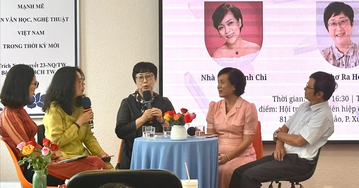 Cánh cửa ngoại giao từ văn học