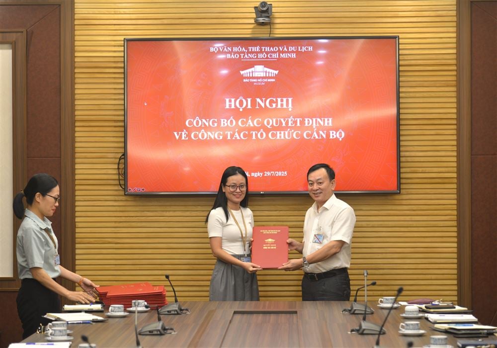 Bảo tàng Hồ Chí Minh công bố các Quyết định về công tác tổ chức cán bộ