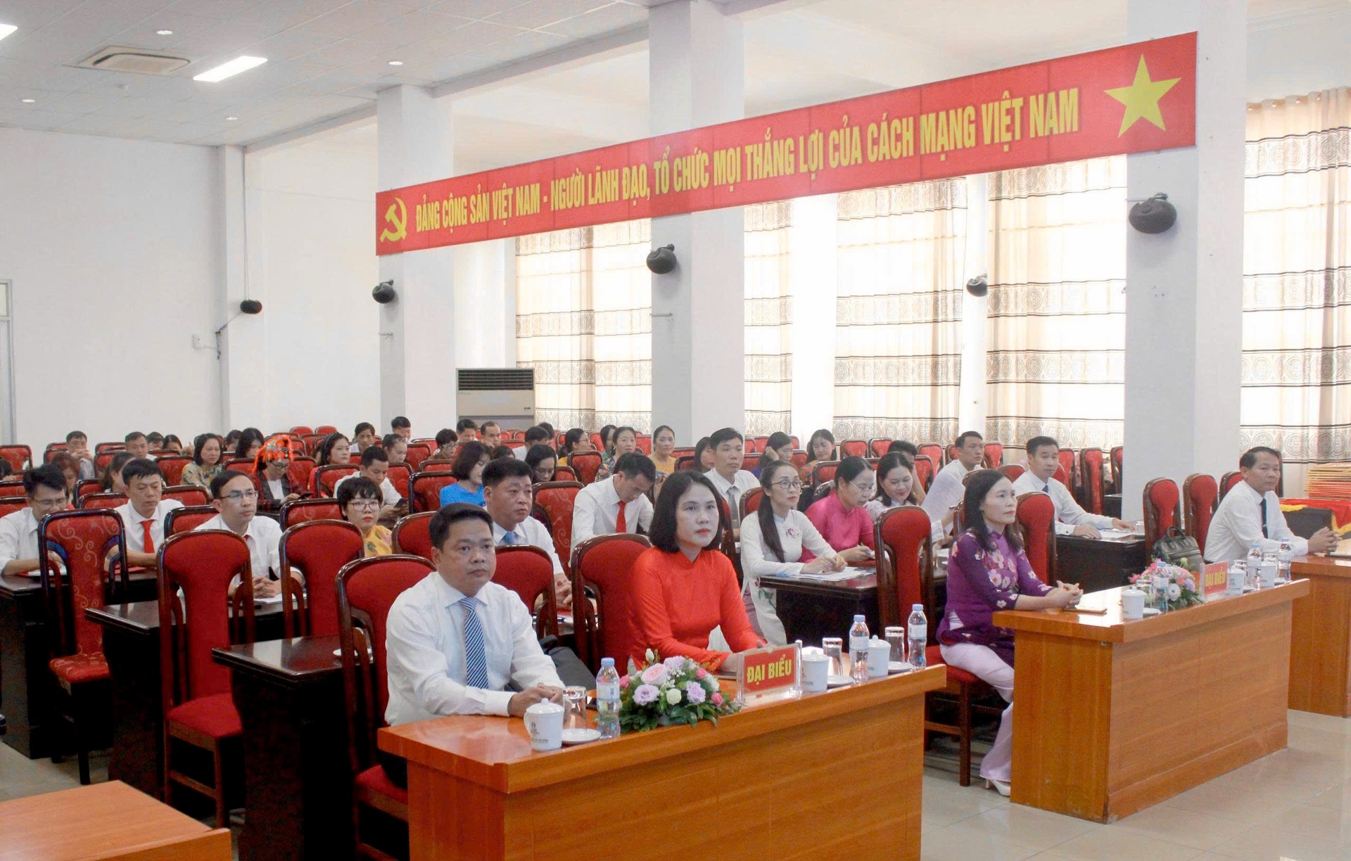 Quang cảnh hội nghị.