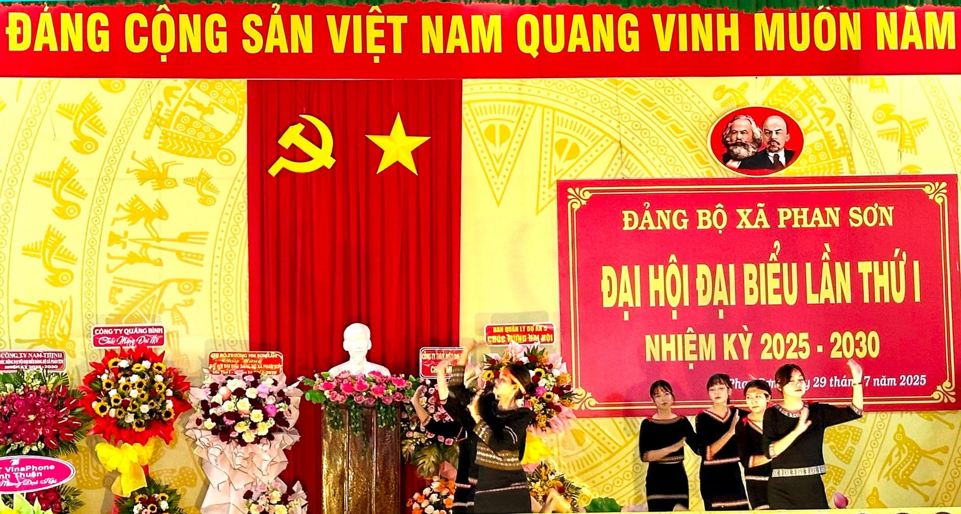 van-nghe-chao-mung-dai-hoi(1).jpg