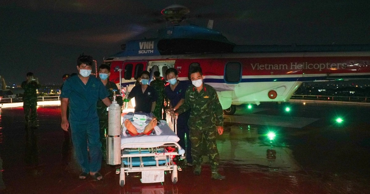 Xuyên đêm đưa quân nhân làm nhiệm vụ ở đặc khu Trường Sa về TPHCM cấp cứu