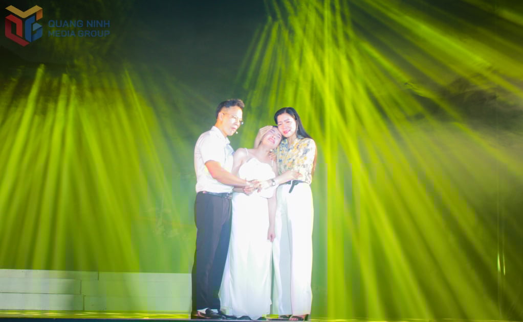 Một cảnh diễn trong chương trình tổng duyệt.