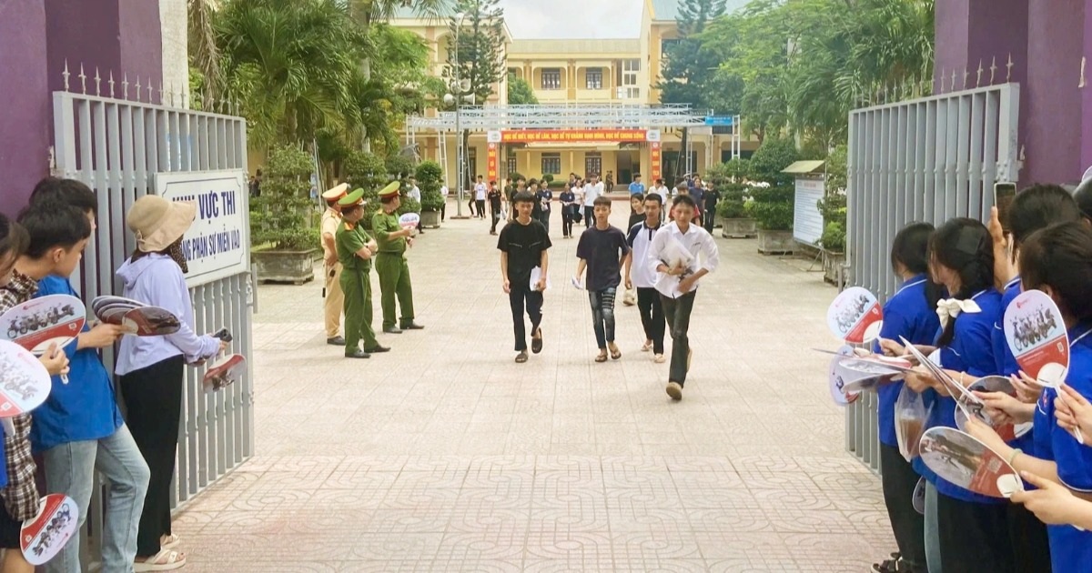2.5 ពិន្ទុក្នុង 3 មុខវិជ្ជានៅតែប្រឡងជាប់ថ្នាក់ទី 10 នៃសាលារដ្ឋ ហេតុអ្វី?