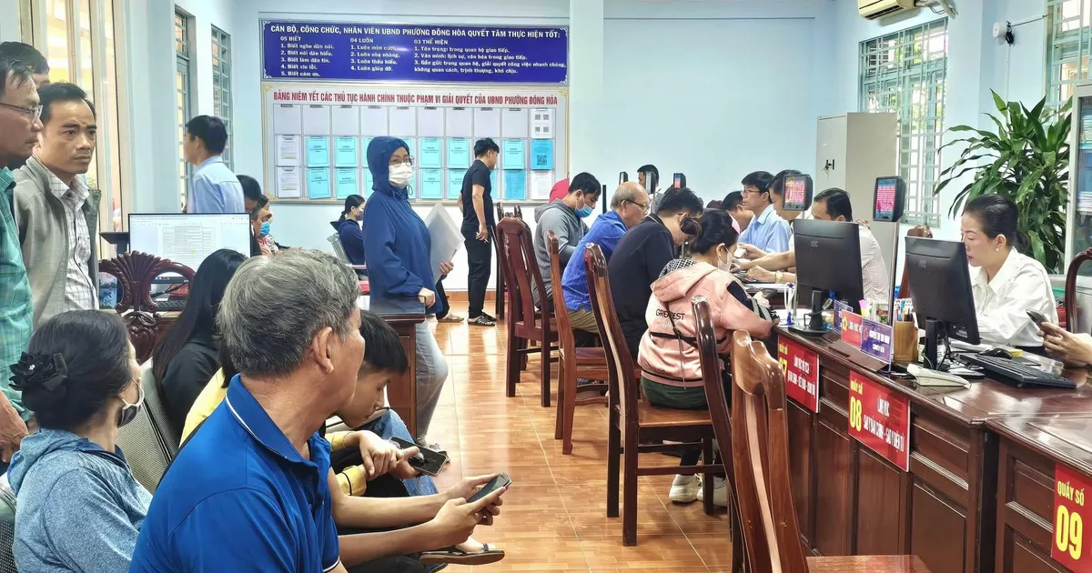 Phường Đông Hòa, TPHCM: Mỗi ngày tiếp nhận hơn 200 hồ sơ thủ tục hành chính