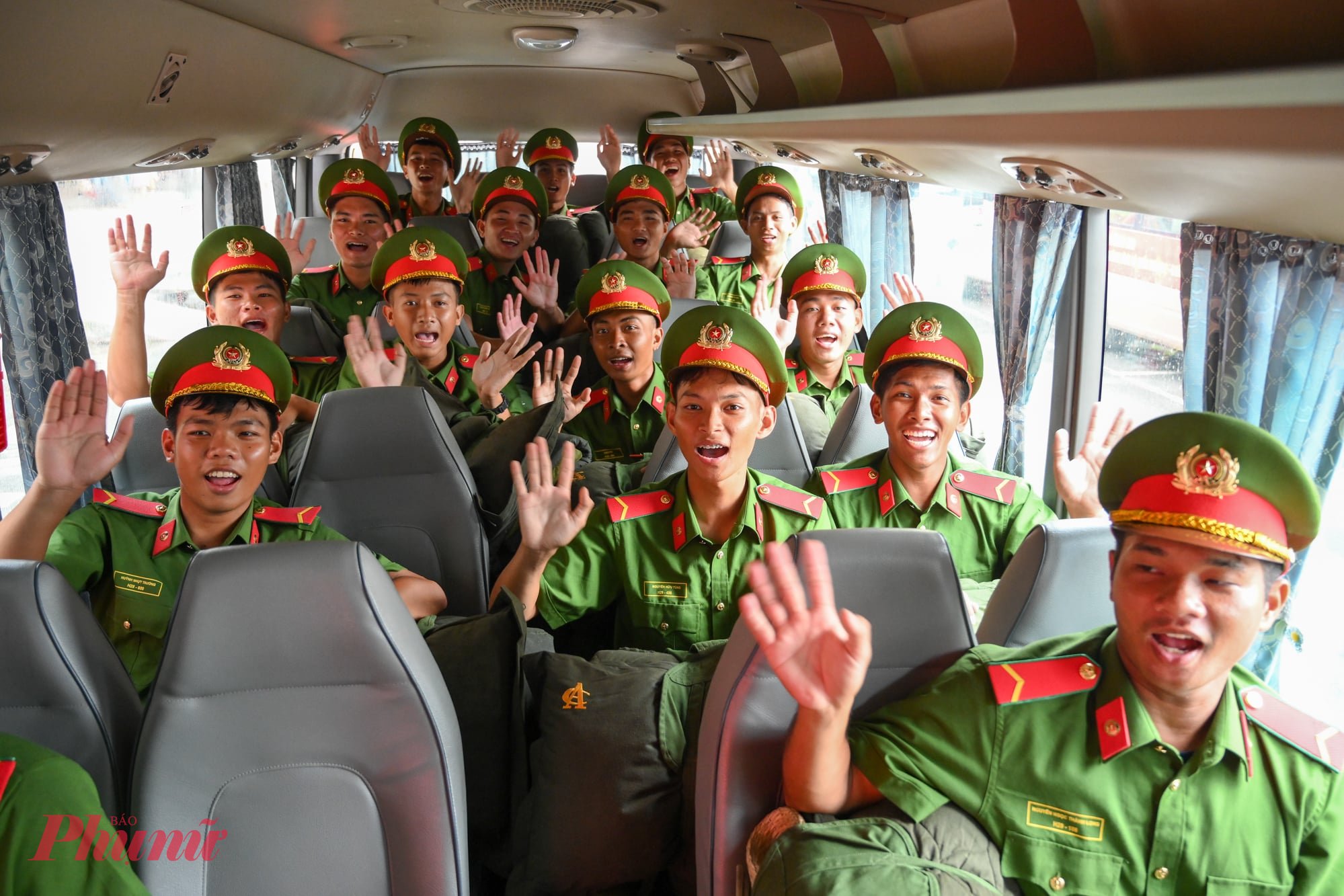 Sau chặng đường dài, dù vất vả, nhưng các cán bộ, chiến sĩ đều rất hào hứng với nhiệm vụ A80.