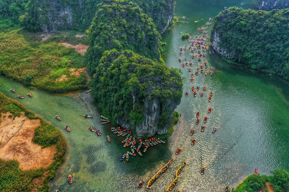 ស្វែងយល់ពីទិសដៅទេសចរណ៍និទាឃរដូវដ៏ស្រស់ស្អាតចំនួន 10 នៅ Ninh Binh
