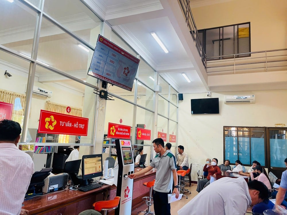 Nỗ lực bứt phá trong giải quyết thủ tục hành chính - ảnh 1