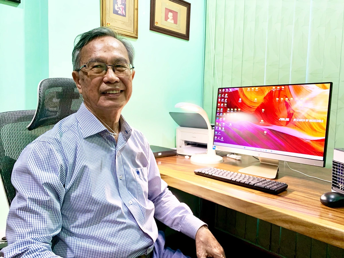 សាស្ត្រាចារ្យ​បាន​បរិច្ចាគ​ប្រាក់​រាប់​ពាន់​លាន​ដុង​ដល់​អង្គការ​សប្បុរសធម៌​ជាច្រើន​ដង៖ 'ខ្ញុំ​រៀន​ពី​គ្រូ'