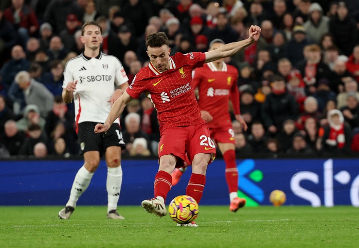 Siêu dự bị Jota bùng nổ, Liverpool thoát thua ở Anfield- Ảnh 5.