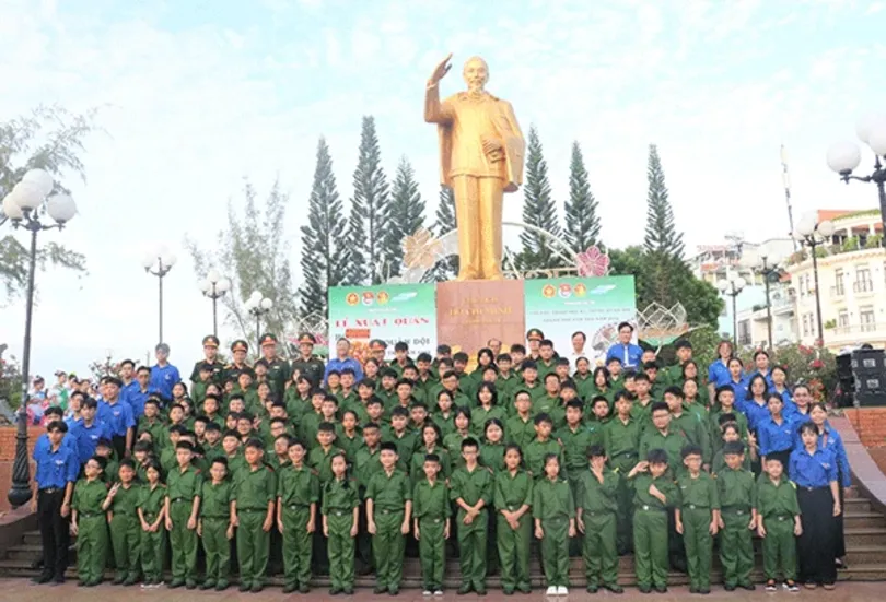 "ឆមាសនៅក្នុងកងទ័ព" - បទពិសោធន៍រីកចម្រើនសម្រាប់កុមារ